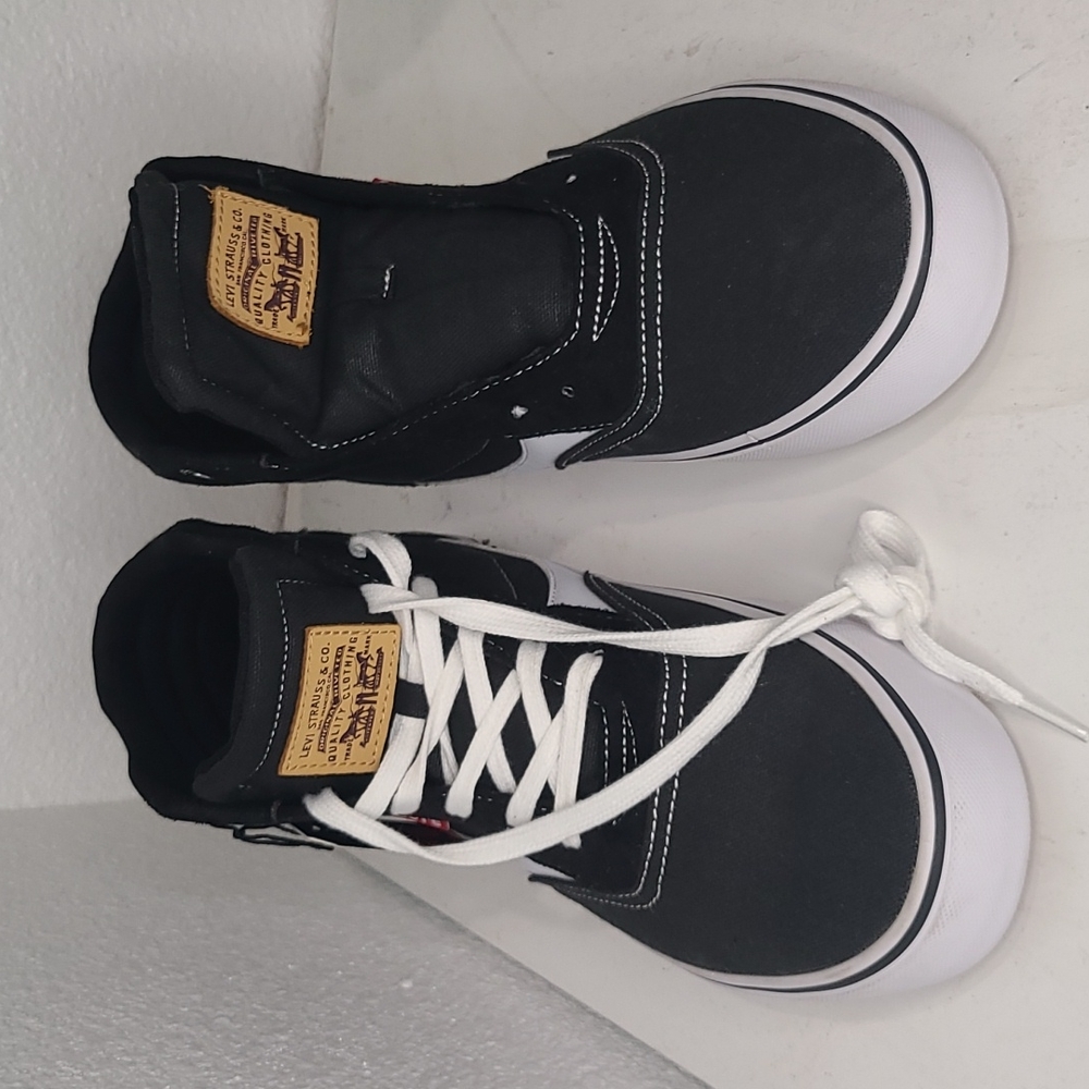 NWOT Levis high top sneakers size 10 gray & black